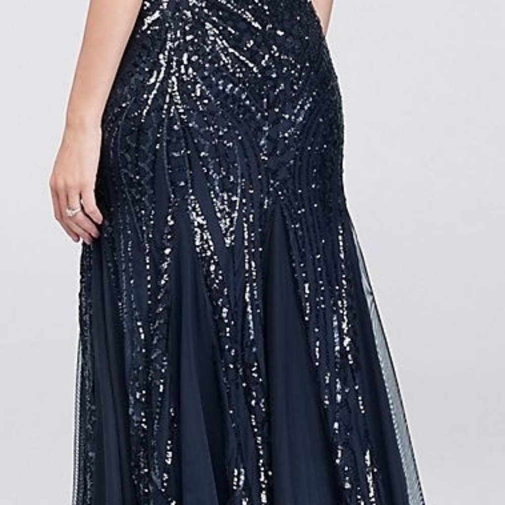 Gown - Picture 3 of 8